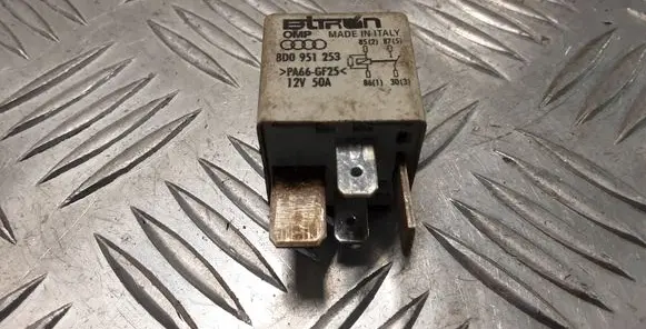 Volkswagen PASSAT B5 Other relay 8D0951253