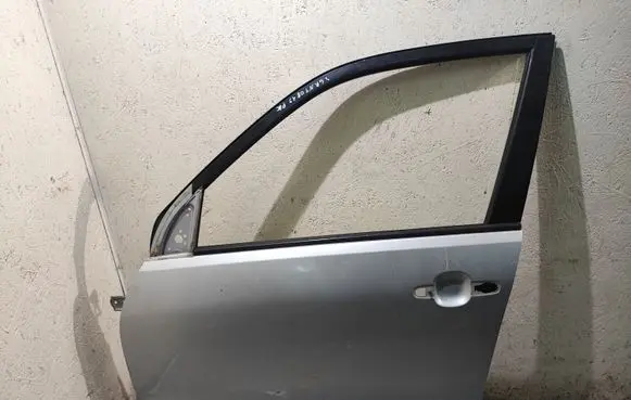 Suzuki Grand Vitara II Front door