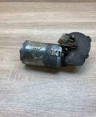 Volkswagen PASSAT B2 Wiper motor 321955113G