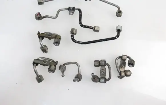 Citroen C6 Fuel injector supply line/pipe 