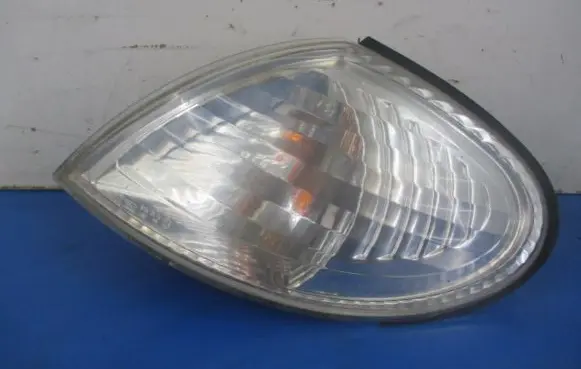 Nissan Almera Tino Front indicator light