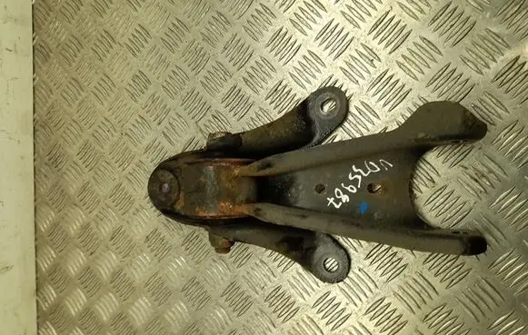 Ford Mustang V Engine mount bracket E816N