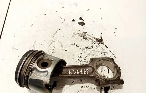 Volvo V50 Piston with connecting rod 085190