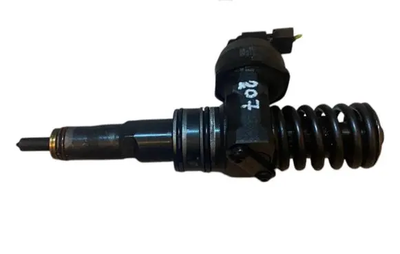 Volkswagen Golf V Fuel injector 038130073AG 0414720215