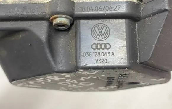 Volkswagen Touran I Throttle valve 03G128063A