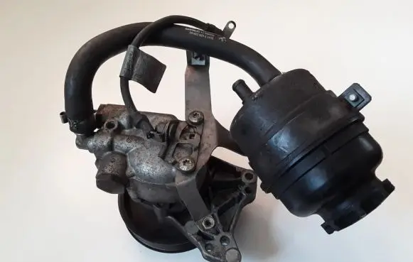 BMW X3 E83 Power steering pump 7652974