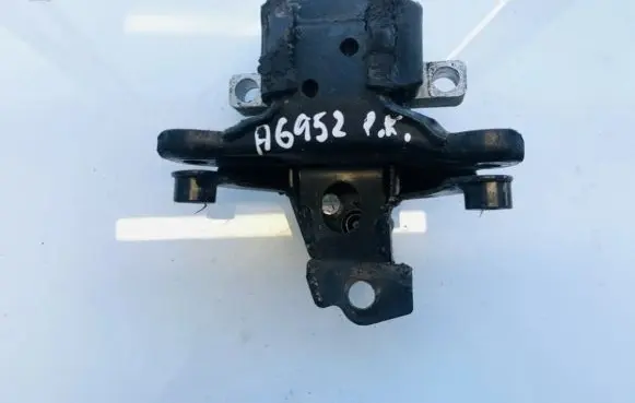 Volkswagen Fox Engine mount bracket 6q0199555ac