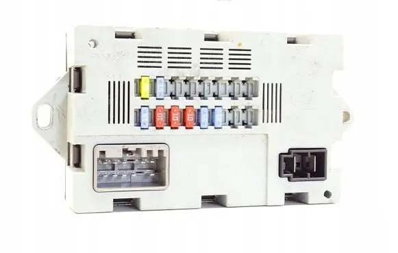 Land Rover Discovery 3 - LR3 Fuse module 14Q073