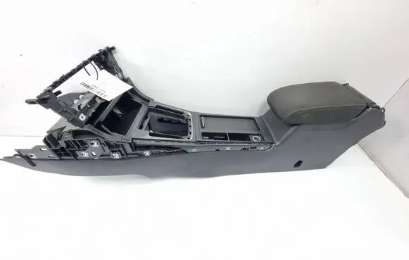 Volkswagen Golf VII Center console