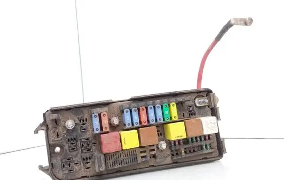 Opel Signum Fuse module 13144712