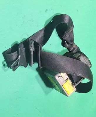 Mercedes-Benz C W203 Front seatbelt 2038600185