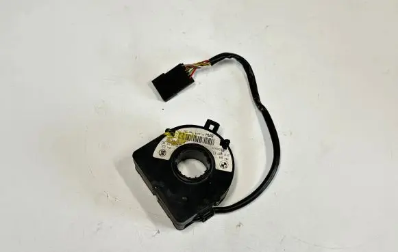 BMW 5 E39 Steering angle sensor 6750126 37146750126