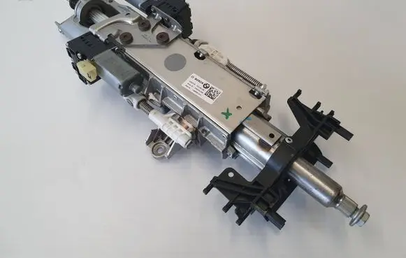 Steering wheel axle set