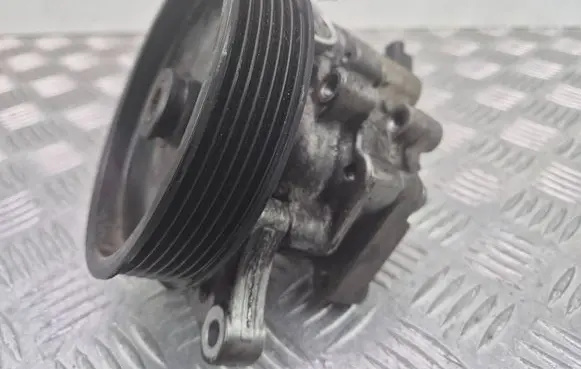 Mercedes-Benz C W204 Power steering pump A0064666801