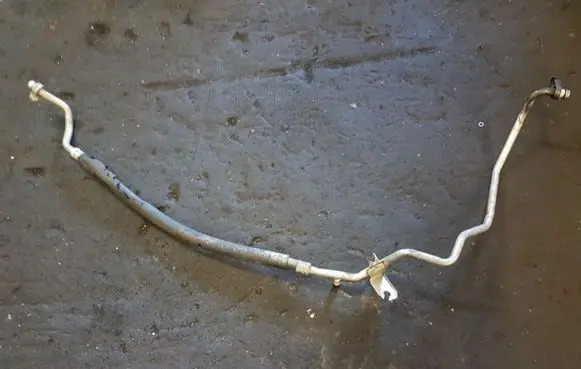 Nissan X-Trail T30 Air conditioning (A/C) pipe/hose