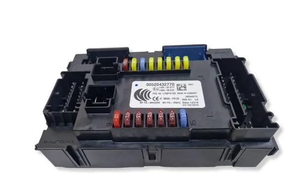 Jeep Renegade Fuse module 00520432770