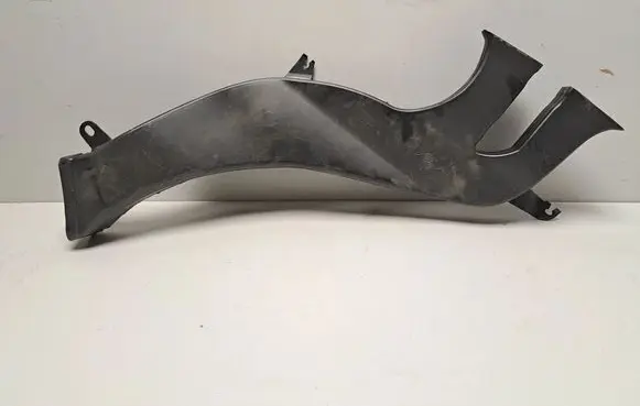 BMW X7 G07 Cabin air duct channel 7466100