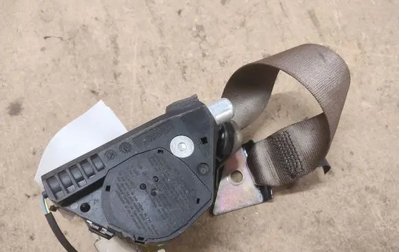 Jaguar S-Type Rear seatbelt 4R83F611B69 33048280
