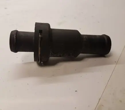 Audi A8 S8 D3 4E Engine coolant pipe/hose 4E0121113