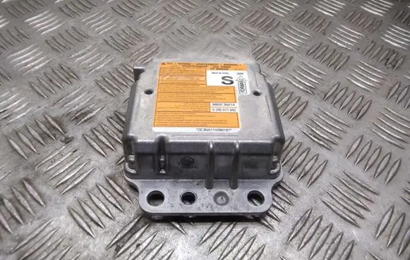 Nissan Leaf I (ZE0) Airbag control unit/module 988203NA1A 0285011042
