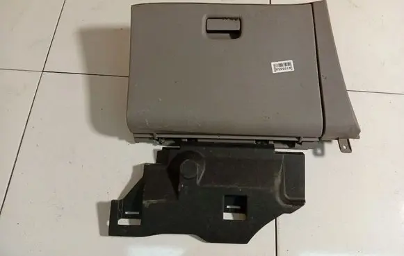 Nissan Almera Tino Glove box 68108BU200