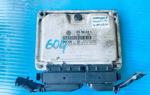 Volkswagen Transporter - Caravelle T4 Engine control unit/module 074906018M 28SA4218 0281010080