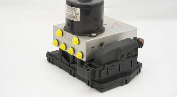 Mercedes-Benz C W204 ABS Pump A0034318212 A2025454732