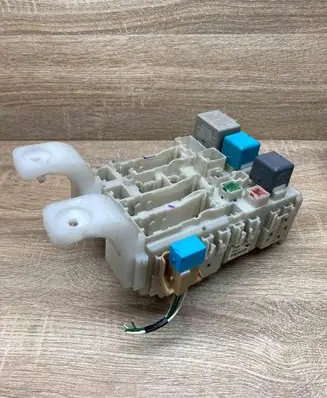 Toyota Prius (XW20) Fuse module 8273047290 62856F28