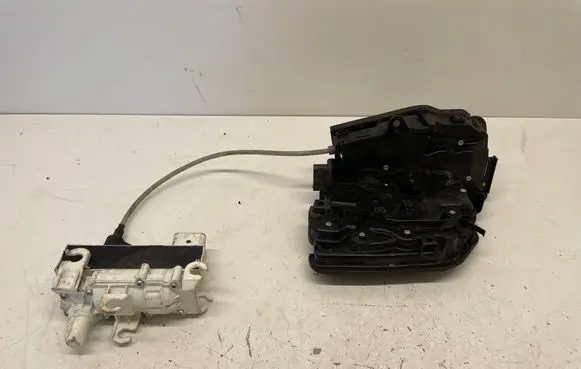 BMW 7 G11 G12 Rear door soft close latching motor 2581898 A046465 18283810