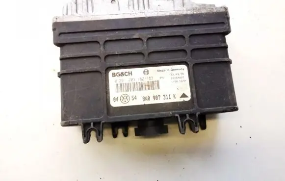 Volkswagen Golf III Engine control unit/module 0261203182 8a0907311k