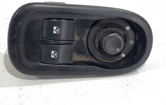 Opel Movano B Electric window control switch 8200637849