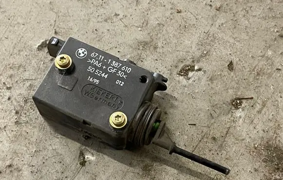 BMW 3 E36 Central locking motor 67111387610 505244