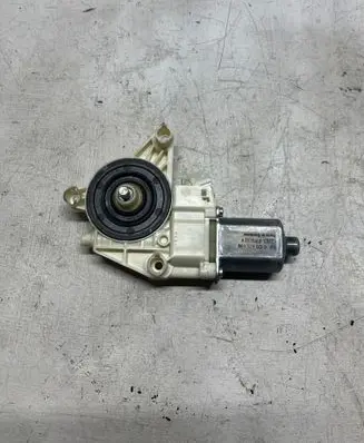 Mercedes-Benz E W212 Front door window regulator motor A2129066702 C33723100