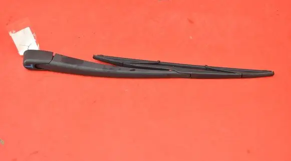 Rear wiper blade arm