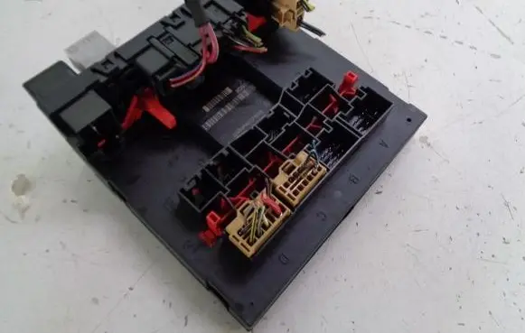 Volkswagen PASSAT B6 Fuse box set 3C0937049