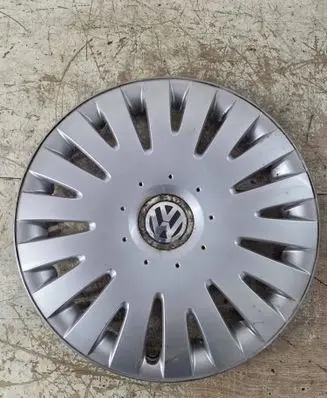 Volkswagen PASSAT B6 R16 wheel hub/cap/trim 3c0601147