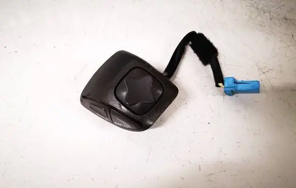 Volvo V70 Steering wheel buttons/switches 8651215