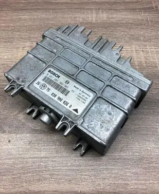 Volkswagen Golf III Engine control unit/module ECU 030906026R 0261203302