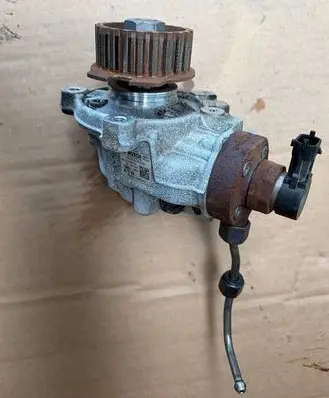 Peugeot 2008 I Fuel injection high pressure pump 9817903080
