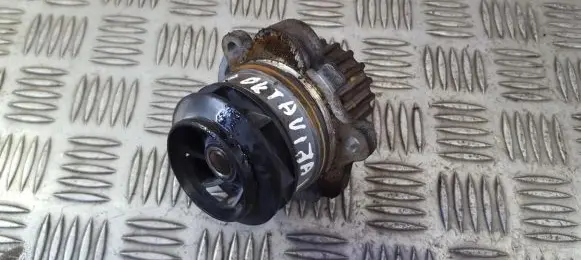Skoda Octavia Mk1 (1U) Water pump 038121019a