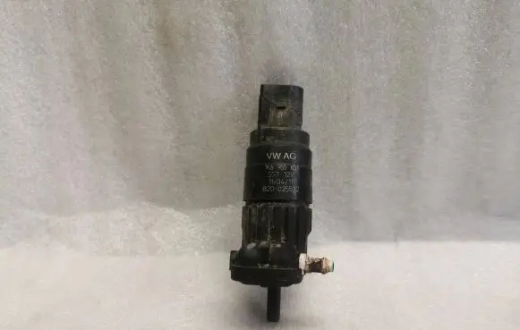 Volkswagen Scirocco Windscreen/windshield washer pump 1K6955651 820025532