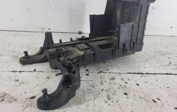 Skoda Octavia Mk2 (1Z) Battery box tray 1K0915333C