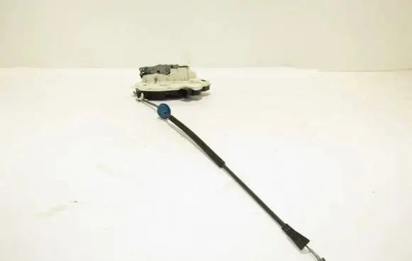 Volkswagen Scirocco Front door lock 5N2837016A