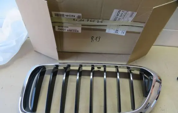 BMW 6 G32 Gran Turismo Front bumper upper radiator grill 7412421