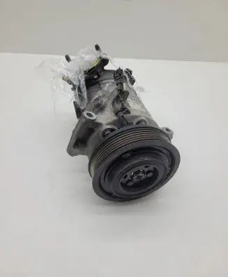 Volvo V40 Air conditioning (A/C) compressor (pump) 31348965 P31348965