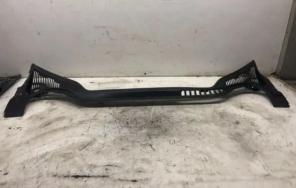 Citroen C5 Wiper trim