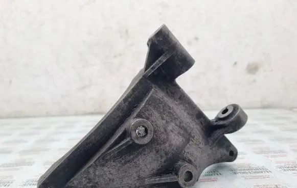Volkswagen PASSAT B5.5 Generator/alternator bracket 059260885F
