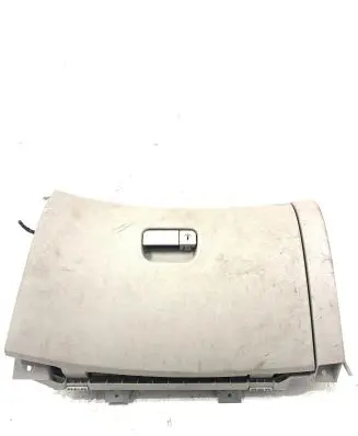 Mitsubishi Grandis Glove box
