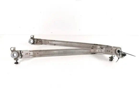 Fuel tank mounting bracket