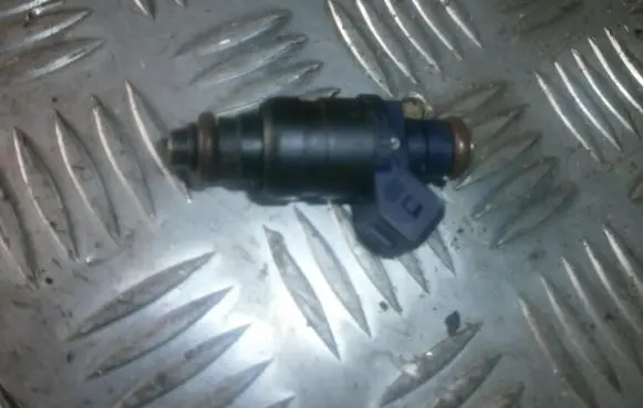 Audi A4 S4 B5 8D Fuel injector 078133551l